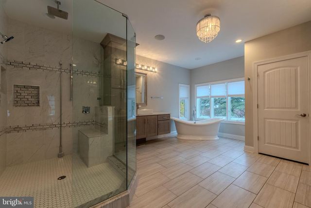 760 NEWLINS RD E, Easton, PA 18040