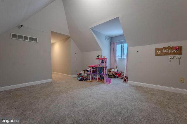 760 NEWLINS RD E, Easton, PA 18040