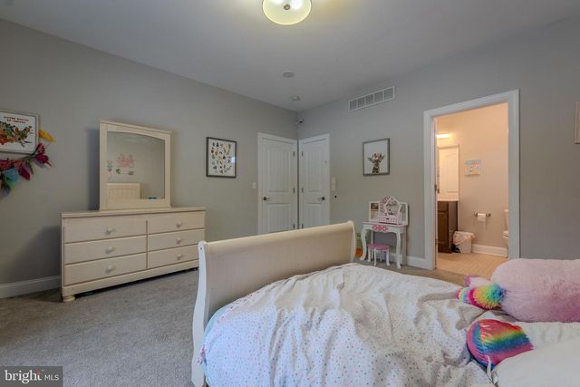 760 NEWLINS RD E, Easton, PA 18040