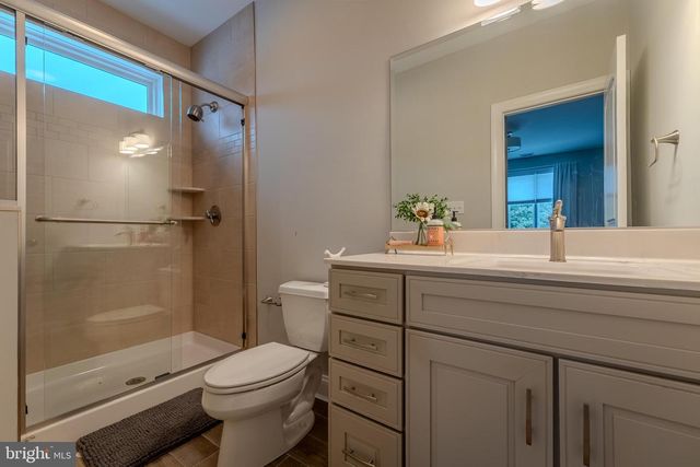 760 NEWLINS RD E, Easton, PA 18040