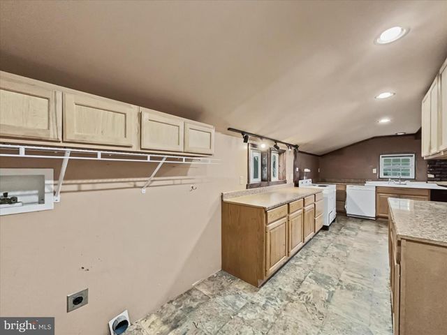 6 OAKLAND AVE, Lewistown, PA 17044