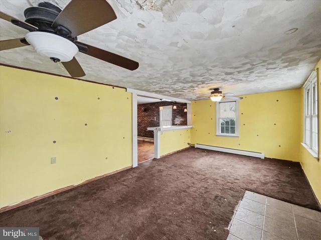 6 OAKLAND AVE, Lewistown, PA 17044