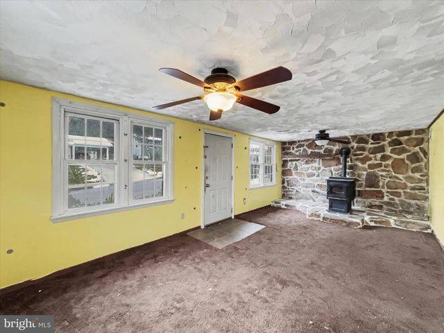 6 OAKLAND AVE, Lewistown, PA 17044