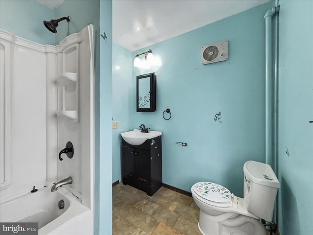 6 OAKLAND AVE, Lewistown, PA 17044