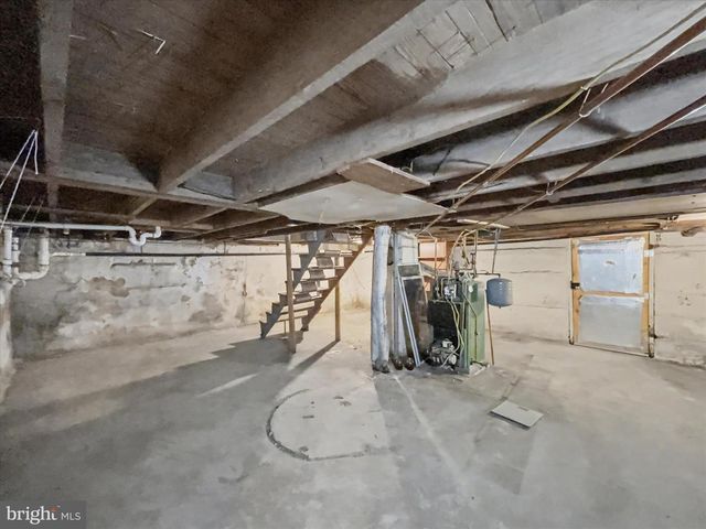 6 OAKLAND AVE, Lewistown, PA 17044