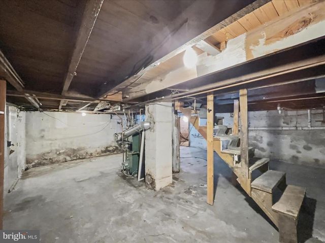 6 OAKLAND AVE, Lewistown, PA 17044