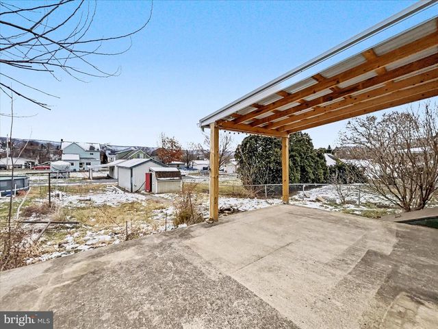 6 OAKLAND AVE, Lewistown, PA 17044