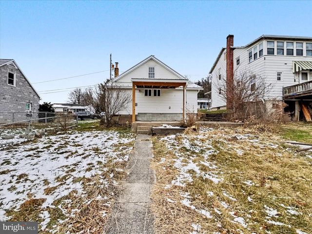6 OAKLAND AVE, Lewistown, PA 17044