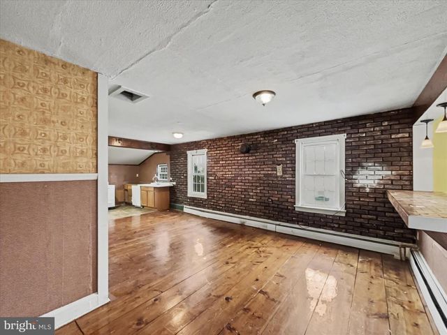 6 OAKLAND AVE, Lewistown, PA 17044