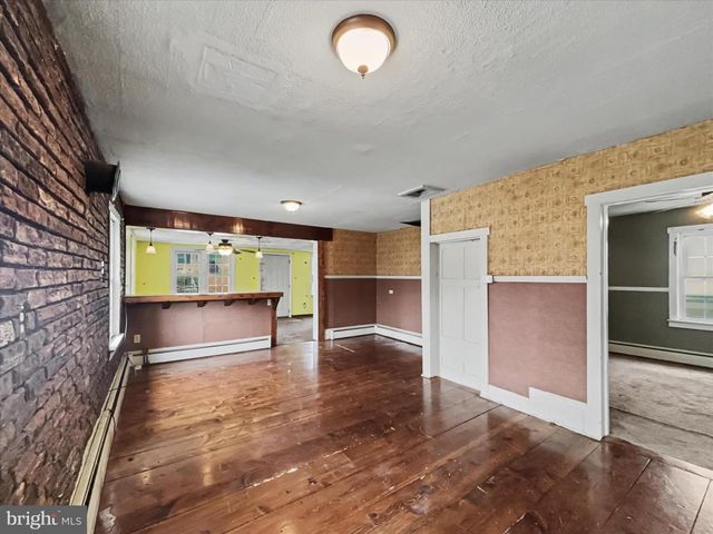 6 OAKLAND AVE, Lewistown, PA 17044