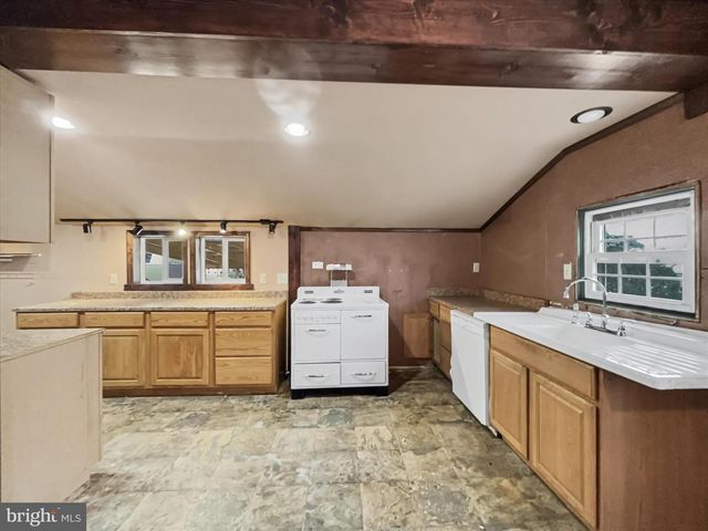 6 OAKLAND AVE, Lewistown, PA 17044