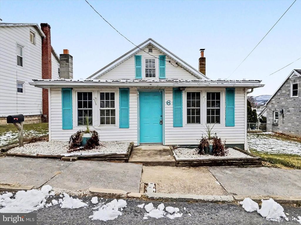 6 OAKLAND AVE, Lewistown, PA 17044