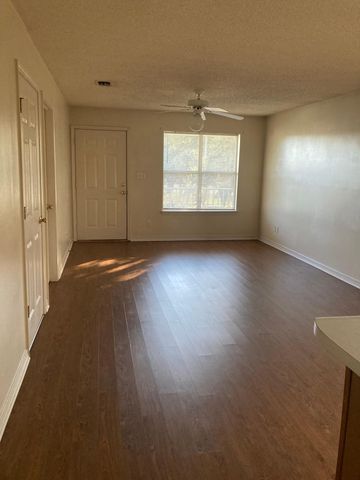 587 Florosa Court, Mary Esther, FL 32569