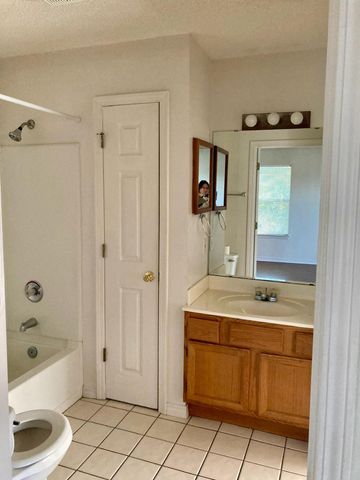 587 Florosa Court, Mary Esther, FL 32569