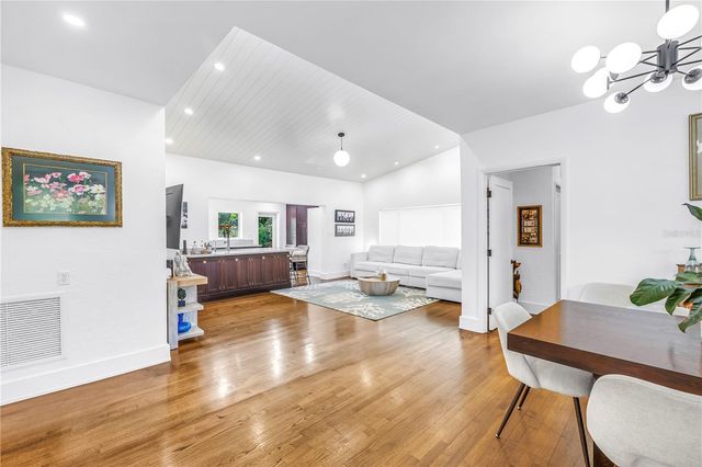 209 BANDERA WAY NE, St Petersburg, FL 33704