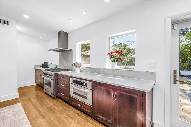 209 BANDERA WAY NE, St Petersburg, FL 33704