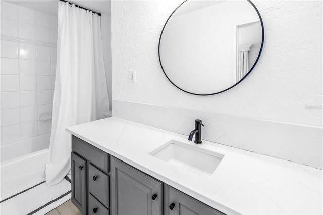 209 BANDERA WAY NE, St Petersburg, FL 33704