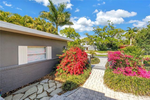 209 BANDERA WAY NE, St Petersburg, FL 33704