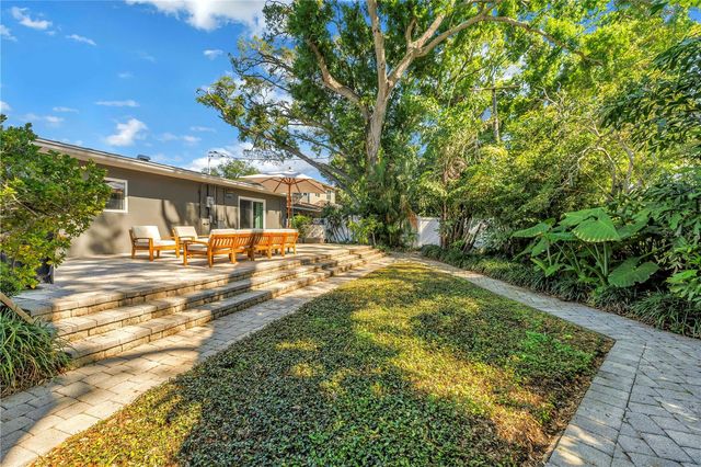 209 BANDERA WAY NE, St Petersburg, FL 33704