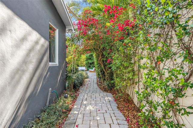 209 BANDERA WAY NE, St Petersburg, FL 33704