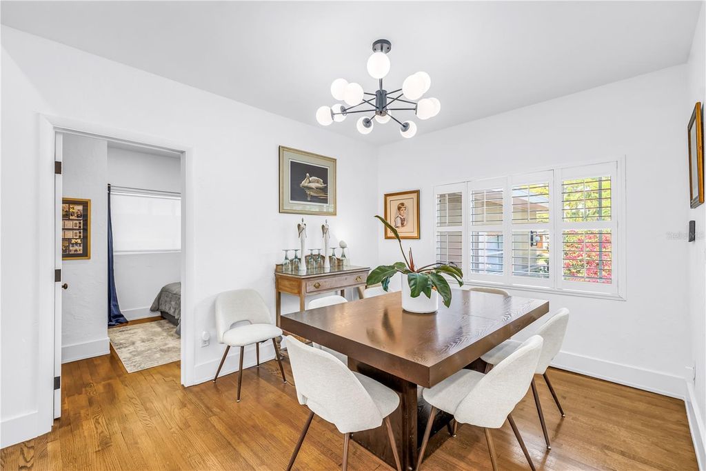 Image 12 of property listing at 209 BANDERA WAY NE, St Petersburg, FL 33704