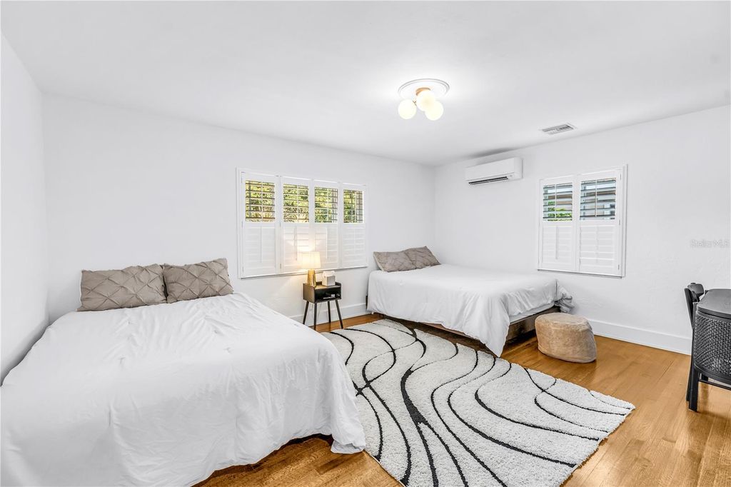 Image 26 of property listing at 209 BANDERA WAY NE, St Petersburg, FL 33704