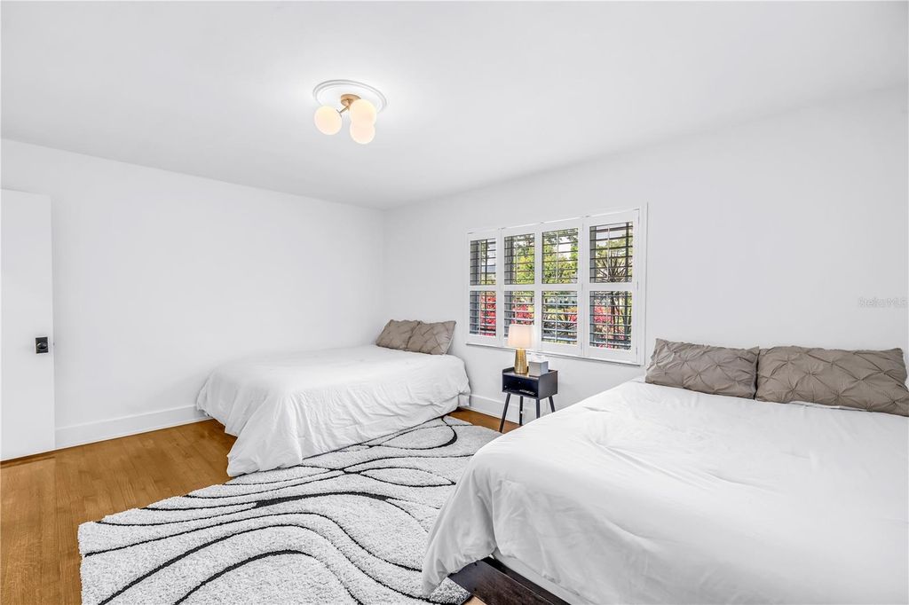 Image 27 of property listing at 209 BANDERA WAY NE, St Petersburg, FL 33704