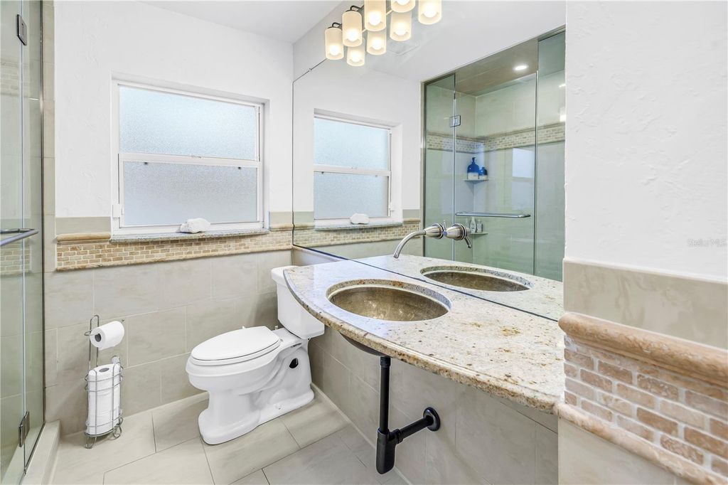 Image 29 of property listing at 209 BANDERA WAY NE, St Petersburg, FL 33704