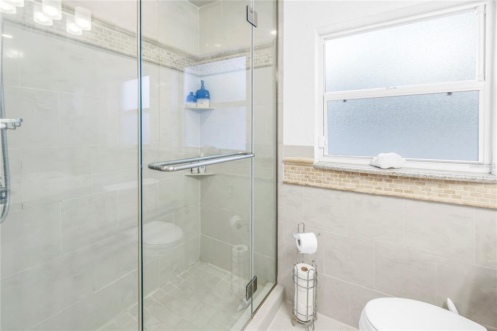 Image 30 of property listing at 209 BANDERA WAY NE, St Petersburg, FL 33704