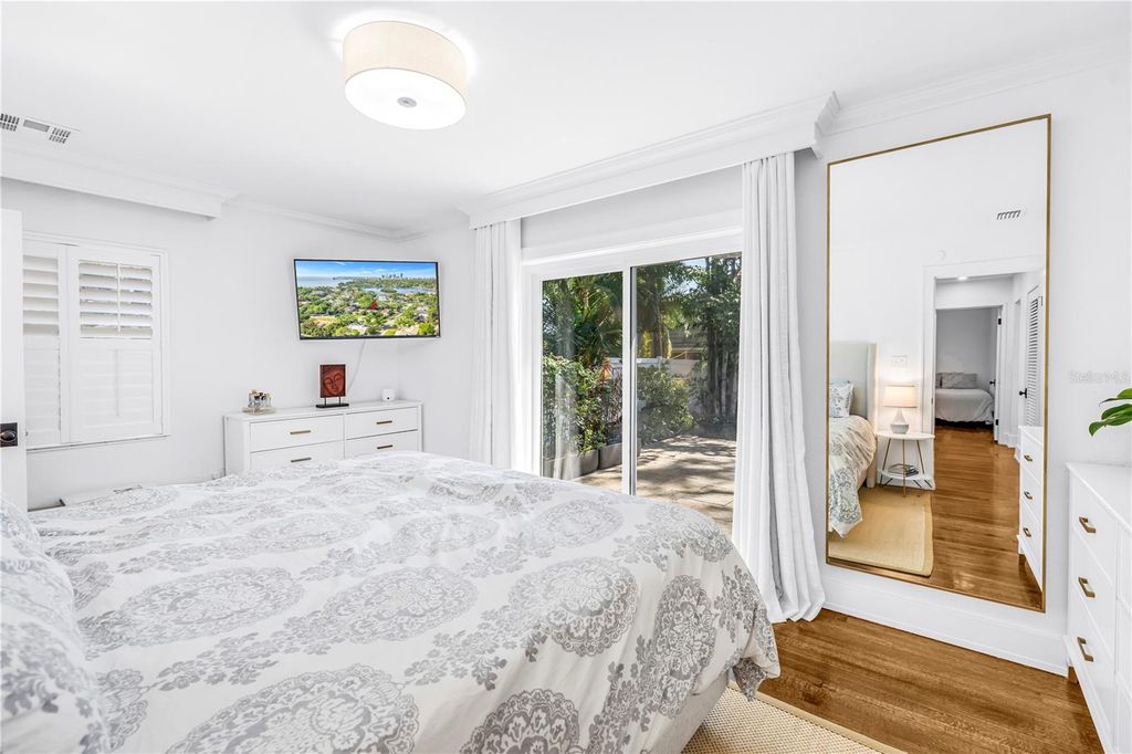 Image 31 of property listing at 209 BANDERA WAY NE, St Petersburg, FL 33704