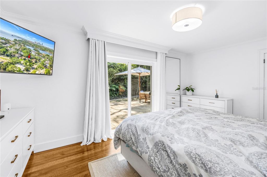 Image 33 of property listing at 209 BANDERA WAY NE, St Petersburg, FL 33704