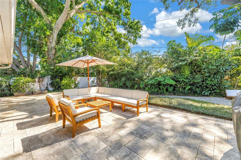 Image 40 of property listing at 209 BANDERA WAY NE, St Petersburg, FL 33704