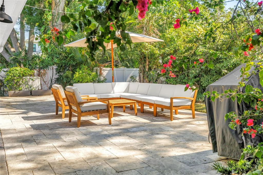 Image 47 of property listing at 209 BANDERA WAY NE, St Petersburg, FL 33704