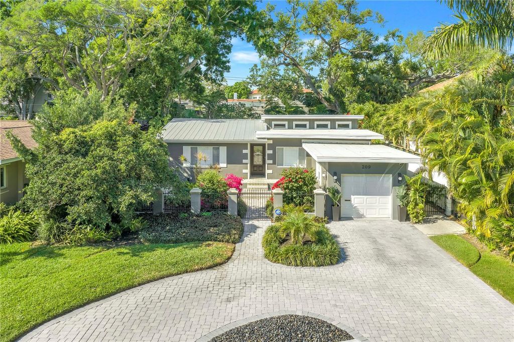 Image 50 of property listing at 209 BANDERA WAY NE, St Petersburg, FL 33704