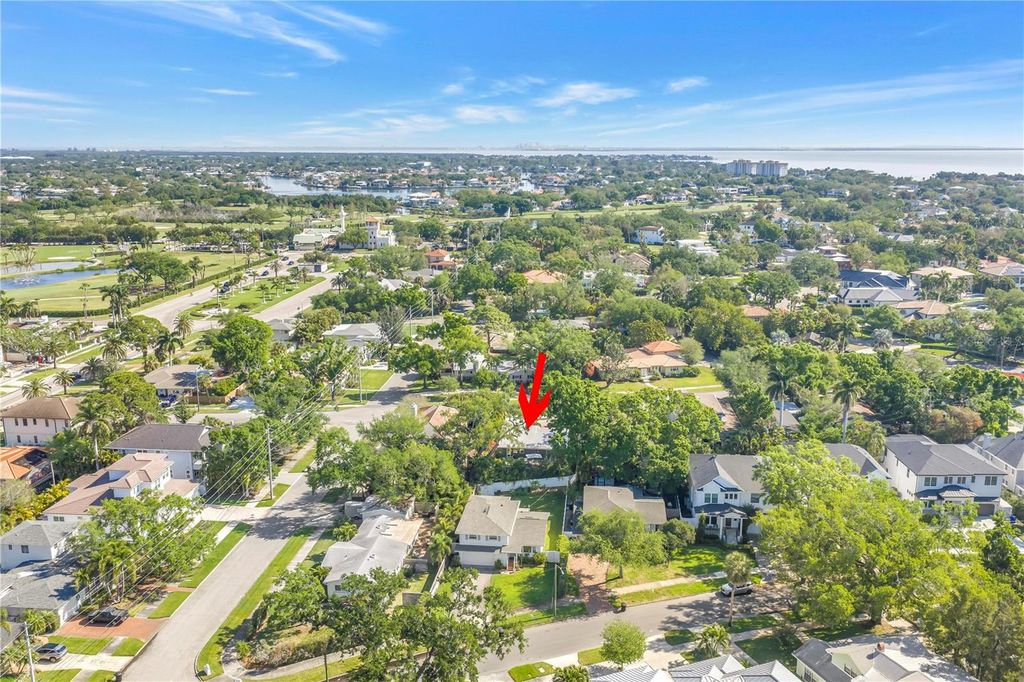 Image 58 of property listing at 209 BANDERA WAY NE, St Petersburg, FL 33704