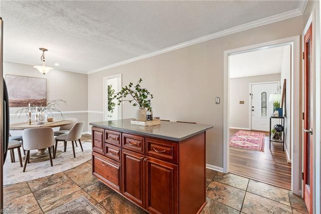 6005 Hunters Ridge Court, Lexington, NC 27295