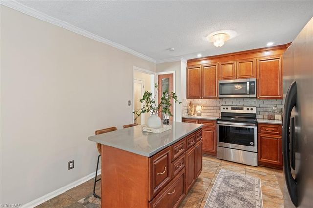 6005 Hunters Ridge Court, Lexington, NC 27295