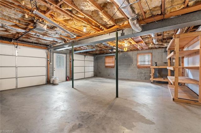 6005 Hunters Ridge Court, Lexington, NC 27295