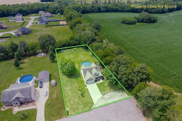 956 Beldon Station Ln, Clarksville, TN 37040