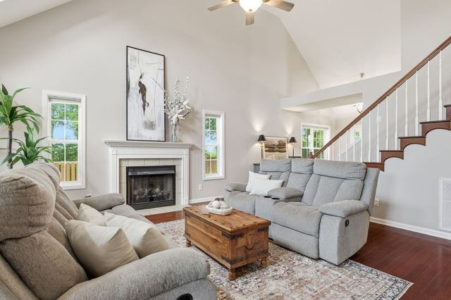 956 Beldon Station Ln, Clarksville, TN 37040