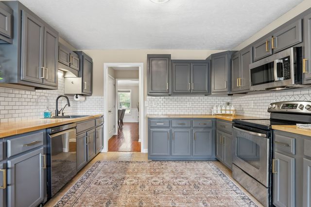 956 Beldon Station Ln, Clarksville, TN 37040