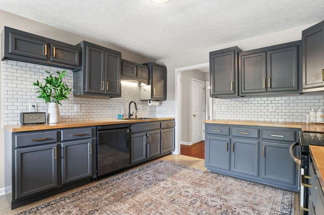 956 Beldon Station Ln, Clarksville, TN 37040