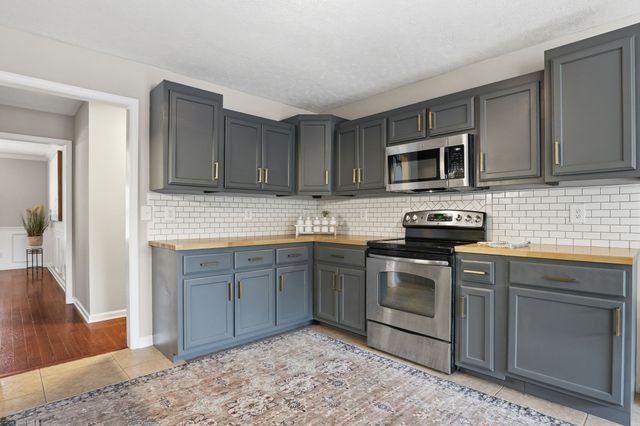 956 Beldon Station Ln, Clarksville, TN 37040