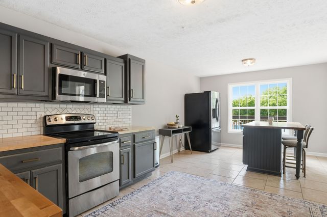 956 Beldon Station Ln, Clarksville, TN 37040