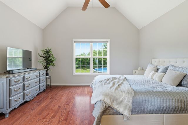 956 Beldon Station Ln, Clarksville, TN 37040