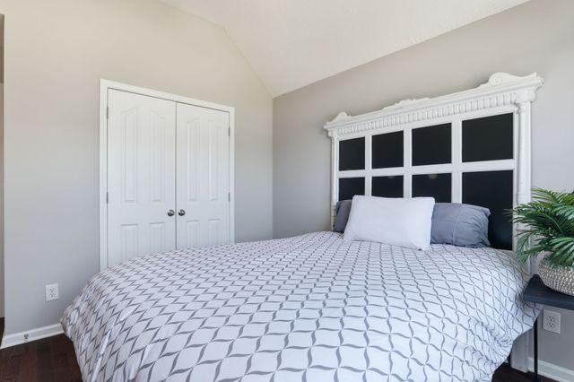 956 Beldon Station Ln, Clarksville, TN 37040