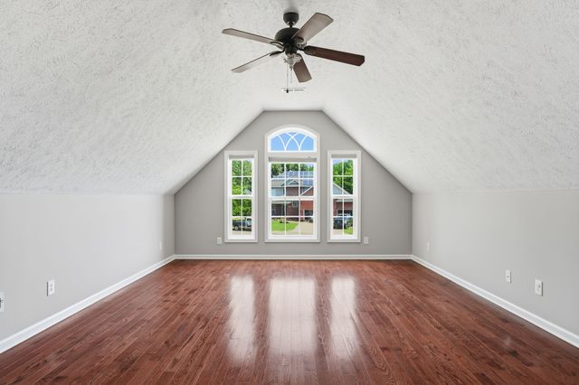 956 Beldon Station Ln, Clarksville, TN 37040