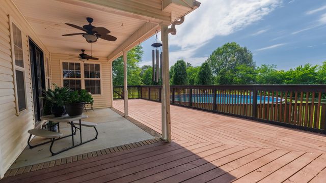 956 Beldon Station Ln, Clarksville, TN 37040
