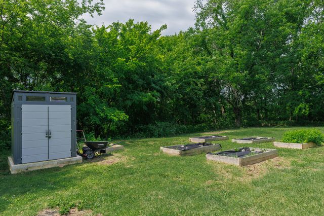 956 Beldon Station Ln, Clarksville, TN 37040
