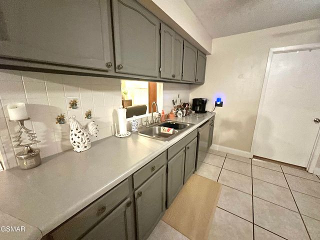 1017 Valley View Circle, Sevierville, TN 37876